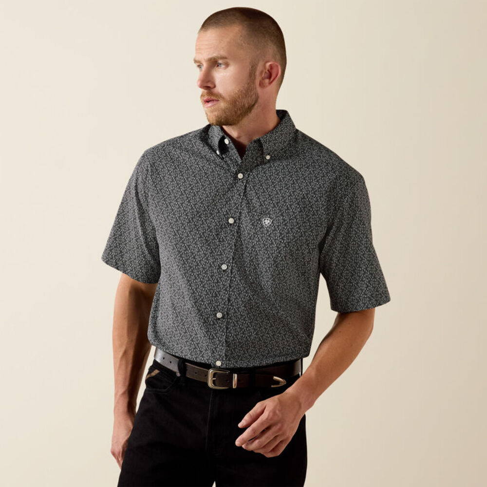 image of Men's Tru Classic Fit Button Down Short Sleeve Shirt, Black Tossed Vines