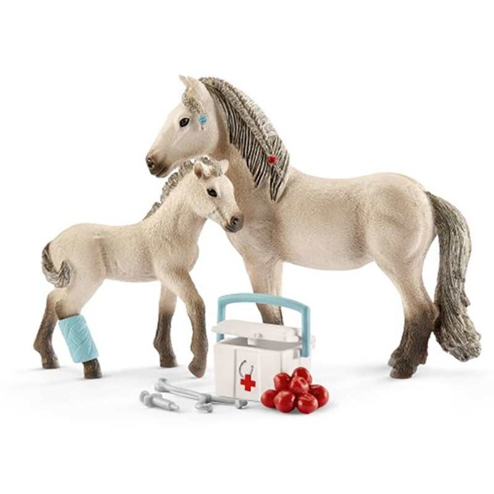 image of HORSE CLUB Hannah's First-Aid Kit
